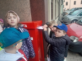 f2cf0c40-9738-43c9-9e87-e8eb56165937