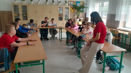 Spotkanie uczniów klas 4 z edukatorką medialną – o kulturze w sieci, hejcie i cyfrowej hig