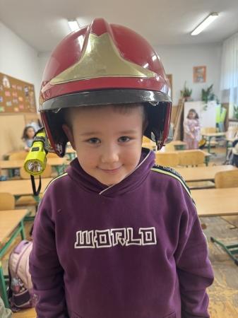 Poznajemy pracę strażaka.