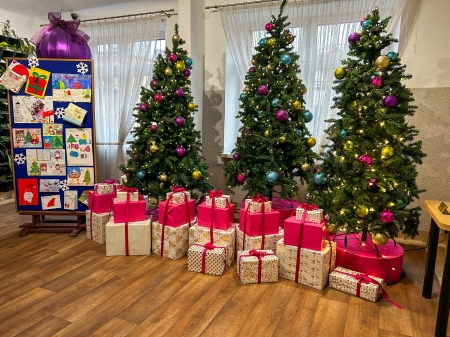 Wręczenie nagród w szkolnym konkursie plastycznym „List do Świętego Mikołaja z Pocztą Polską – po świąteczne marzenia”