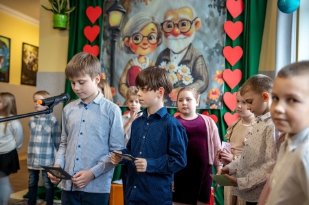 „Wiwat Babcie i Dziadkowie!” – radosna impreza w 2a